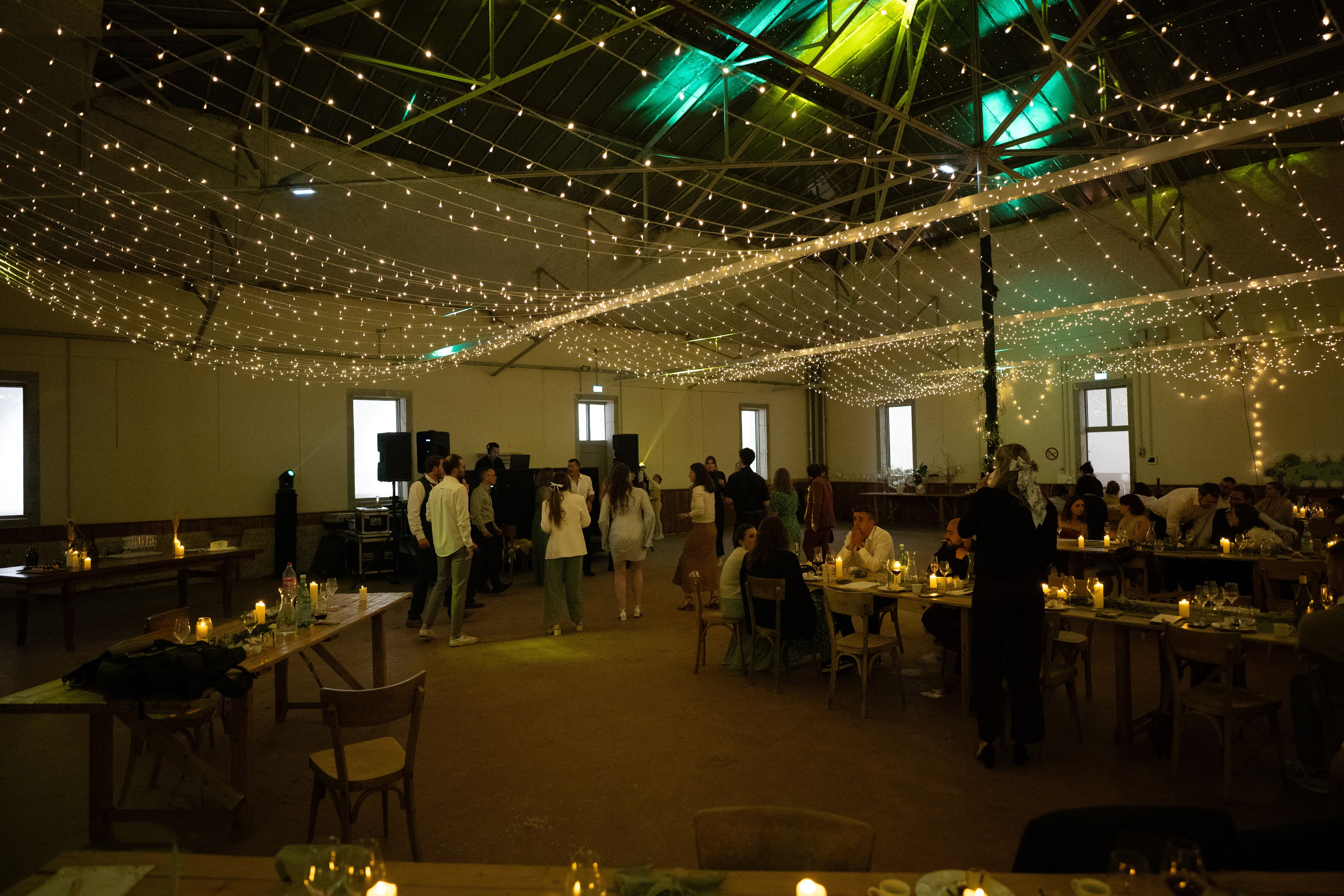 Ciel étoilé mariage guirlandes lumineuses décoration événement 14